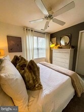 10204 Crested Iris Dr in Gaithersburg, MD - Foto de edificio - Building Photo