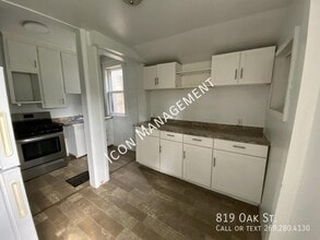 819 Oak St in Kalamazoo, MI - Building Photo - Building Photo