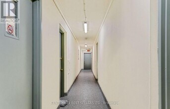 990 O'Connor Dr in Toronto, ON - Building Photo - Building Photo