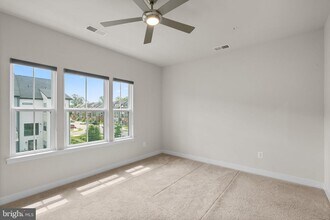 7735 Steatite Ln in Glen Burnie, MD - Building Photo - Building Photo