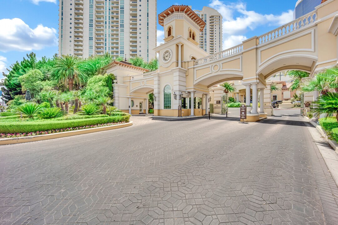 2777 Paradise, Unit 2002 in Las Vegas, NV - Foto de edificio