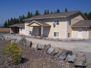 6956-6958 Evergreen St in Bonners Ferry, ID - Foto de edificio - Building Photo