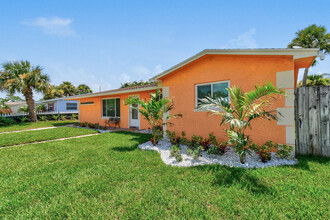 19005 SE Southgate Dr in Tequesta, FL - Building Photo - Building Photo