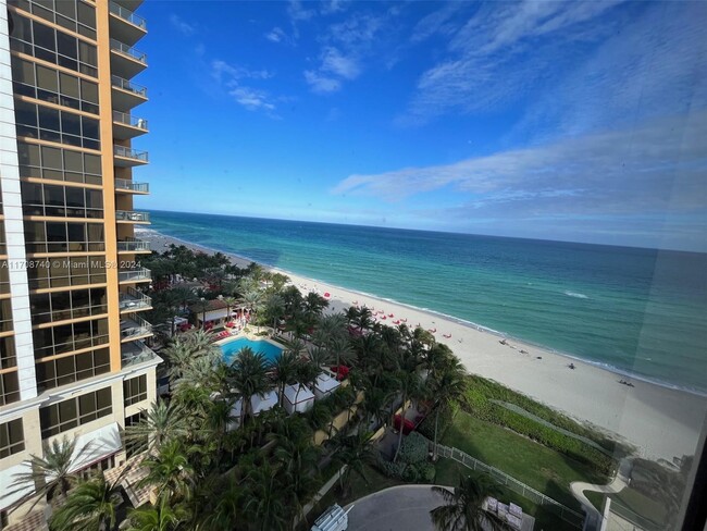 17555 Collins Ave in Sunny Isles Beach, FL - Building Photo - Building Photo