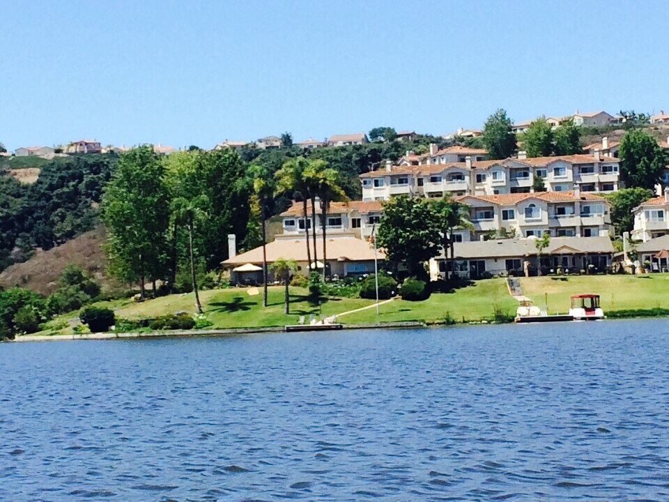 1514 Caminito Aguar in San Marcos, CA - Building Photo