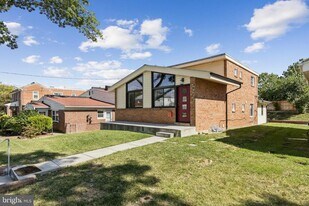 7435 8th St NW in Washington, DC - Building Photo