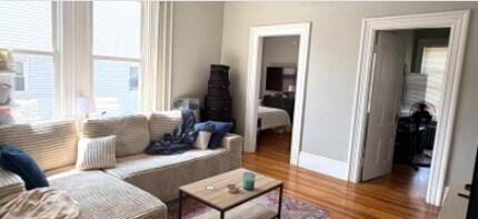 271 Highland Ave, Unit 1 in Somerville, MA - Foto de edificio - Building Photo