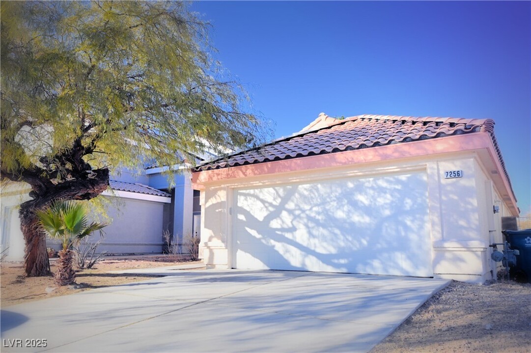 7256 Winding Creek Dr in Las Vegas, NV - Building Photo