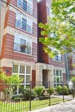 2117 W Rice St, Unit 2E in Chicago, IL - Foto de edificio - Building Photo