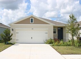 1385 Daisy Feild Dr in Winter Haven, FL - Building Photo