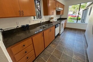 9 Moraine Ct in Hercules, CA - Building Photo - Building Photo