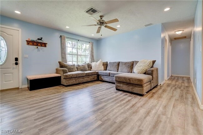 551 Golden Gate Blvd W in Naples, FL - Building Photo - Building Photo