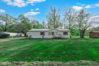 473 Dixie Lake Rd in Waskom, TX - Building Photo - Building Photo