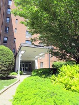 123 Valentine Ln in Yonkers, NY - Building Photo