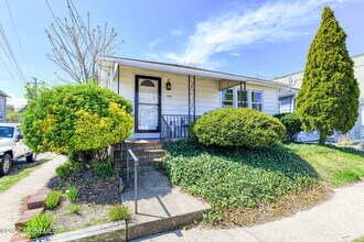 140 Main Ave in Ocean Grove, NJ - Foto de edificio - Building Photo