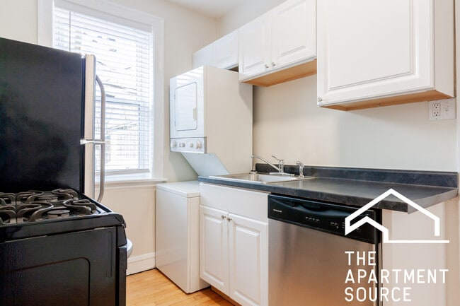 4218 N Clark St, Unit 1 in Chicago, IL - Foto de edificio - Building Photo