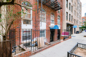 402 East 83rd Street in New York, NY - Building Photo - Building Photo