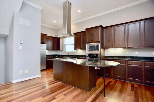 114 Heights Blvd in Houston, TX - Foto de edificio - Building Photo