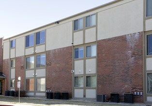 Spring Hollow Apartments in Logan, UT - Foto de edificio - Building Photo