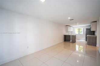 1985 Bay Dr in Miami, FL - Foto de edificio - Building Photo