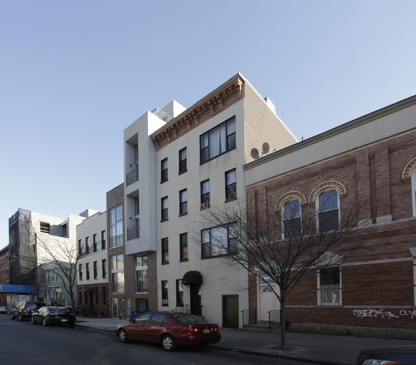 88 Clay St in Brooklyn, NY - Building Photo