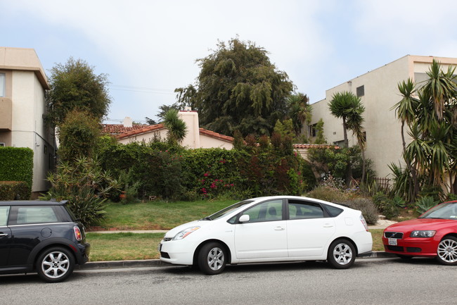 817 Euclid St in Santa Monica, CA - Foto de edificio - Building Photo