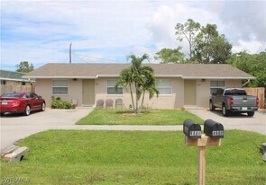 4407 Thomasson Ln in Naples, FL - Building Photo