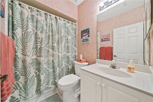 14771 Hole in 1 Cir in Ft. Myers, FL - Building Photo