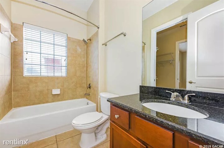 230 SW 2nd Ave-Unit -Apt 402 in Gainesville, FL - Foto de edificio