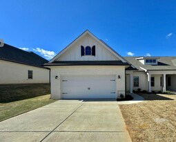 7535 Doris Ruth Ln SE in Owens Cross Roads, AL - Building Photo