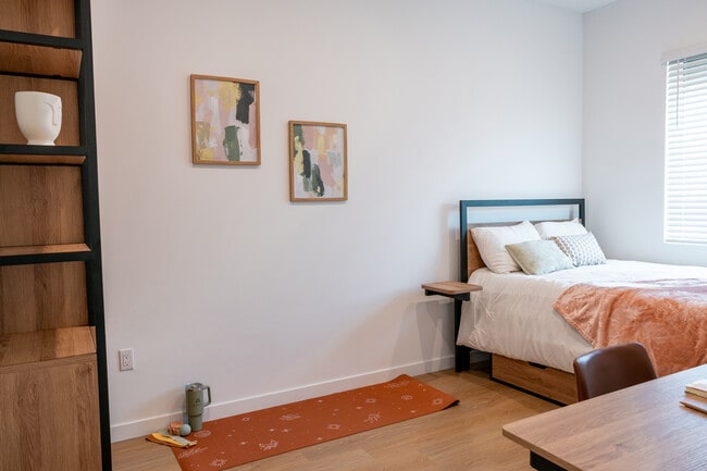 Monte in San Diego, CA - Foto de edificio - Building Photo