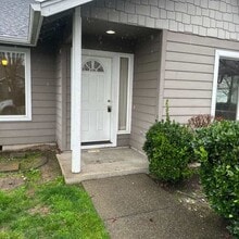 1223 SW Sun Glo Dr in Grants Pass, OR - Building Photo - Building Photo