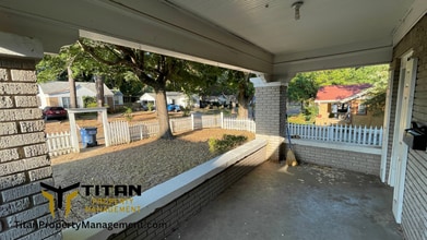 213 E Conway St in Benton, AR - Foto de edificio - Building Photo