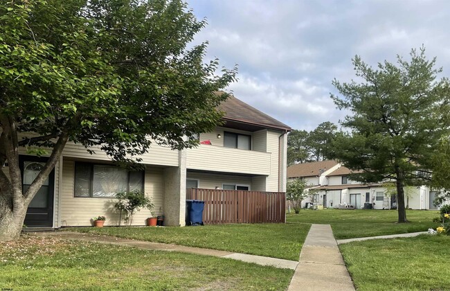 property at 2142 Rhododendron Ct