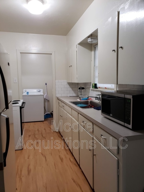 property at 1308 N Travis St