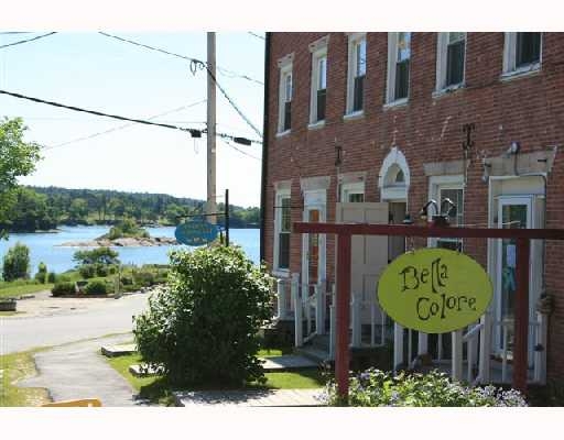 1 Water St in Blue Hill, ME - Foto de edificio - Building Photo