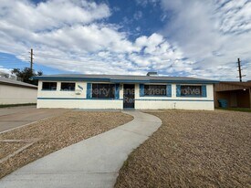 2332 W Diana Ave in Phoenix, AZ - Building Photo