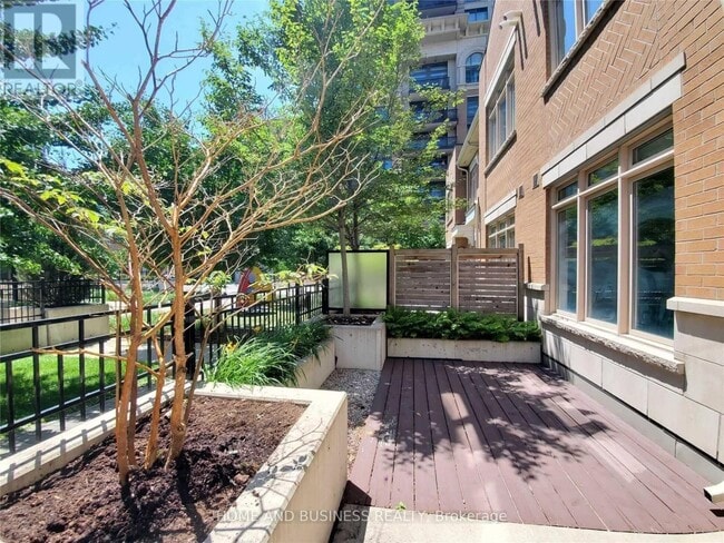 383 Prince of Wales Dr in Mississauga, ON - Building Photo - Building Photo