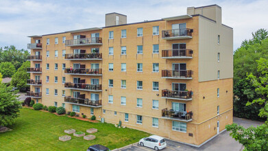 Riviera Apartments in Brampton, ON - Building Photo - Building Photo