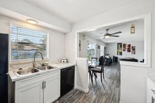 Roselea Manor Apartments in Sanford, FL - Building Photo