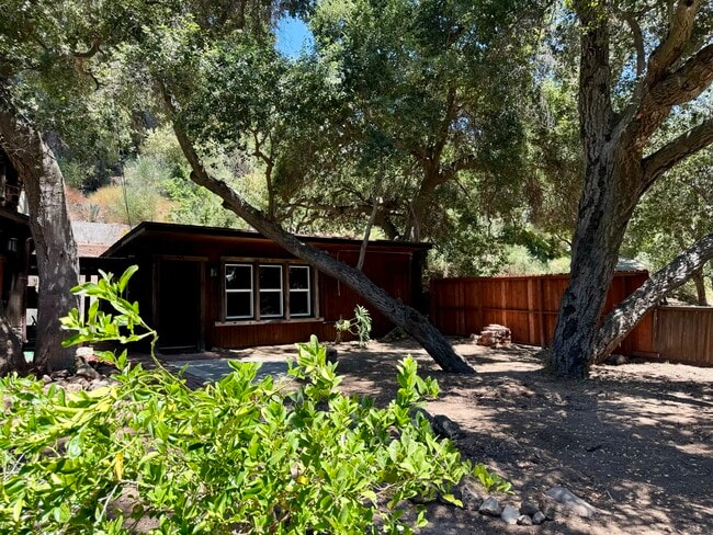 1619 Oak Dr in Topanga, CA - Building Photo - Building Photo