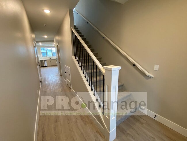 383 Easy St in Idaho Falls, ID - Building Photo - Building Photo