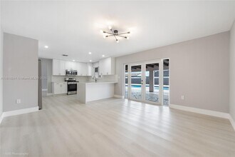 13410 SW 21st St in Miami, FL - Building Photo - Building Photo