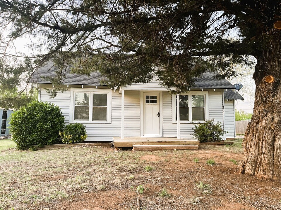 1421 NE 10th St in Oklahoma City, OK - Foto de edificio