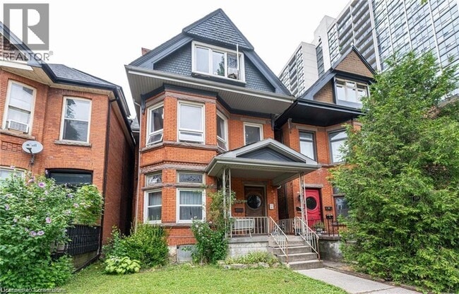 property at 122 Robinson St