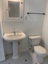 818 W Lynwood Ave, Unit A in San Antonio, TX - Building Photo - Building Photo