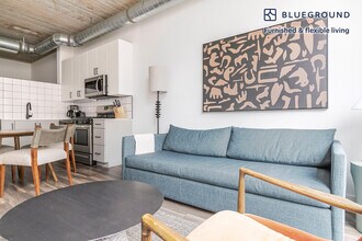 61 W Erie St, Unit FL2-ID1399 in Chicago, IL - Building Photo - Building Photo