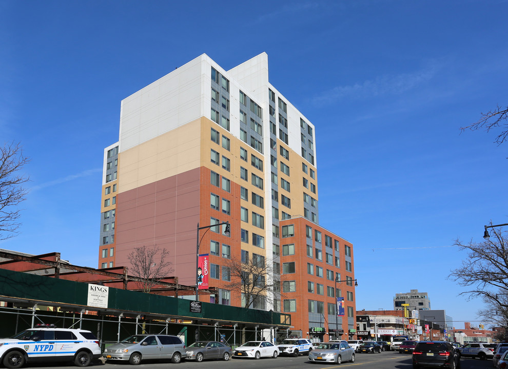 37-08 Union St in Flushing, NY - Building Photo