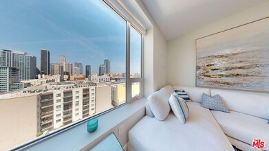 1050 S Grand Ave in Los Angeles, CA - Building Photo - Building Photo