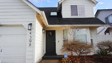 4398 Northside Dr NE in Salem, OR - Foto de edificio - Building Photo